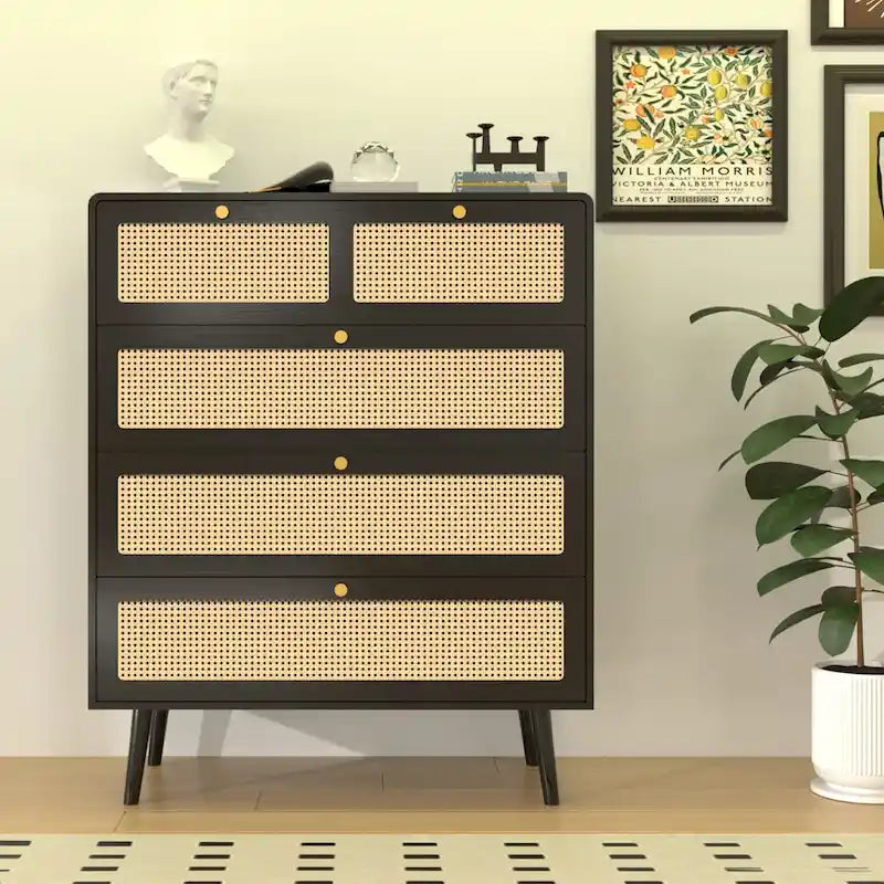 Moderne ladekast met 4 laden in rotanstijl en metalen handgrepen